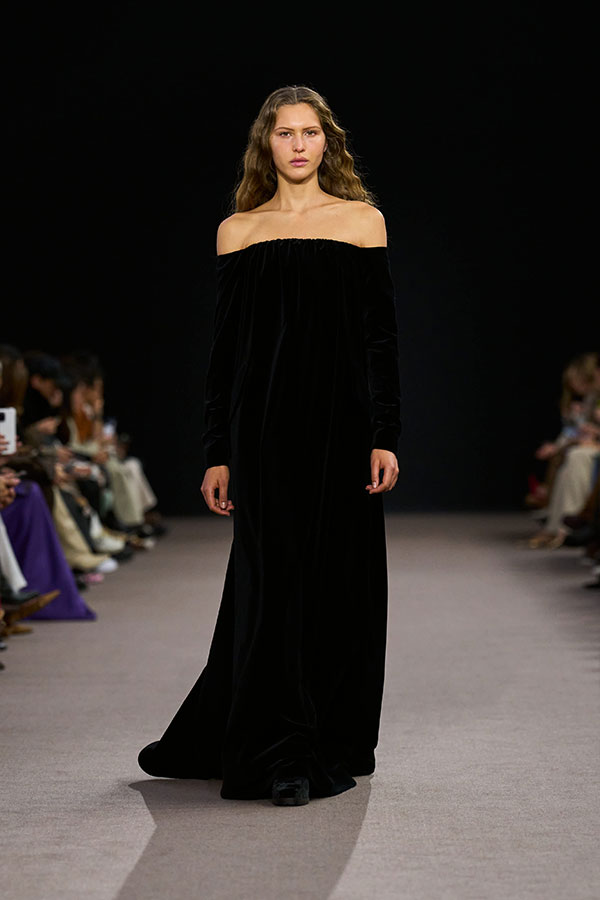 Max Mara Fall/Winter 2025 Fashion Show - Black Look with Long Dress in Sateen Velvet.