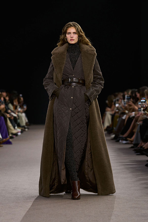 Max Mara Fall/Winter 2025 Fashion Show - Brown Look with Long Sleeveless Coat in Teddy, Quilted Coat and Booties.