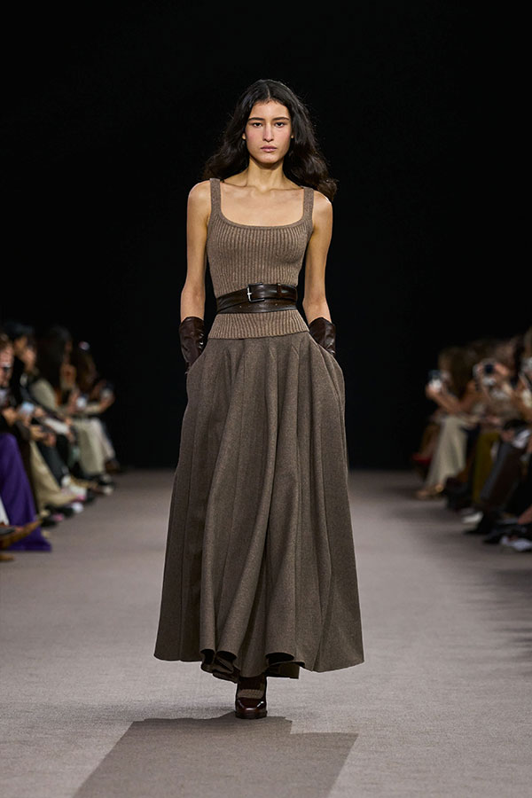Max Mara Fall/Winter 2025 Fashion Show - Hazelnut Brown Look with Top, Belt, Long Gloves and Wide Skirt.